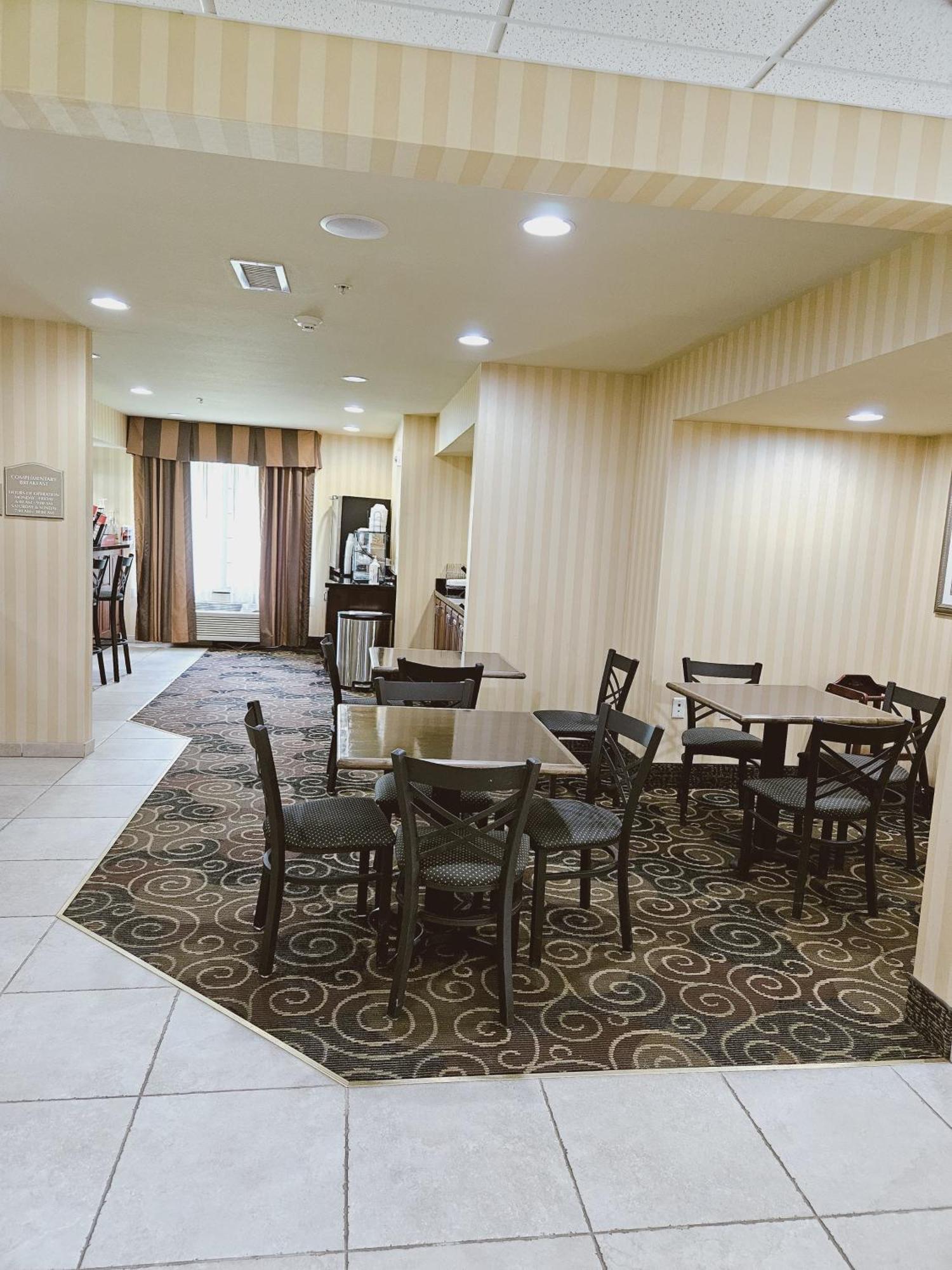 Cobblestone Inn&Suites - Bloomfield Extérieur photo