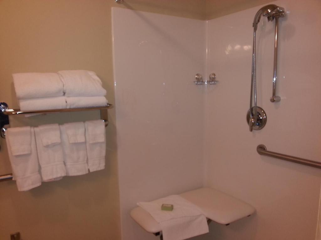 Cobblestone Inn&Suites - Bloomfield Extérieur photo