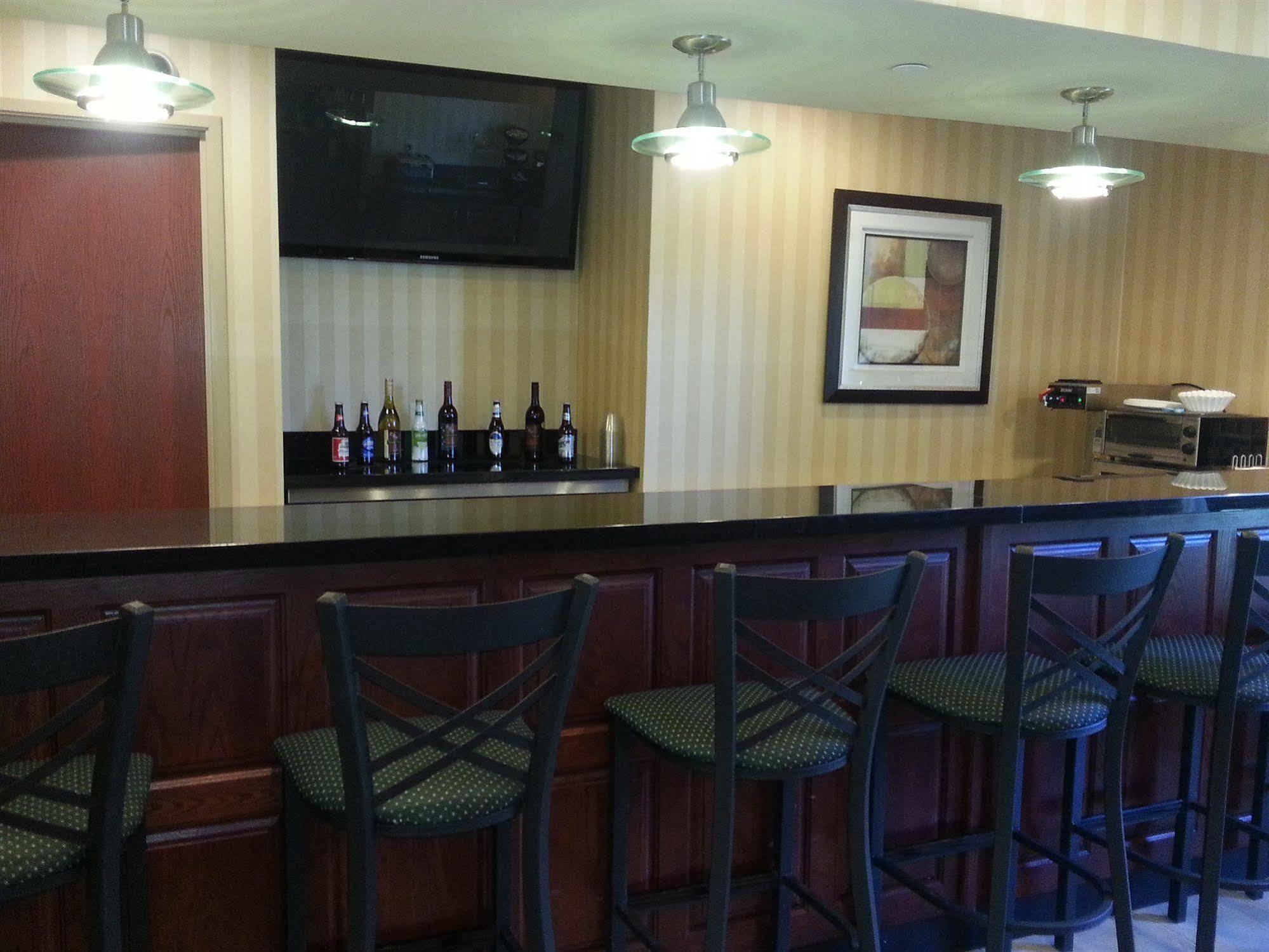 Cobblestone Inn&Suites - Bloomfield Extérieur photo