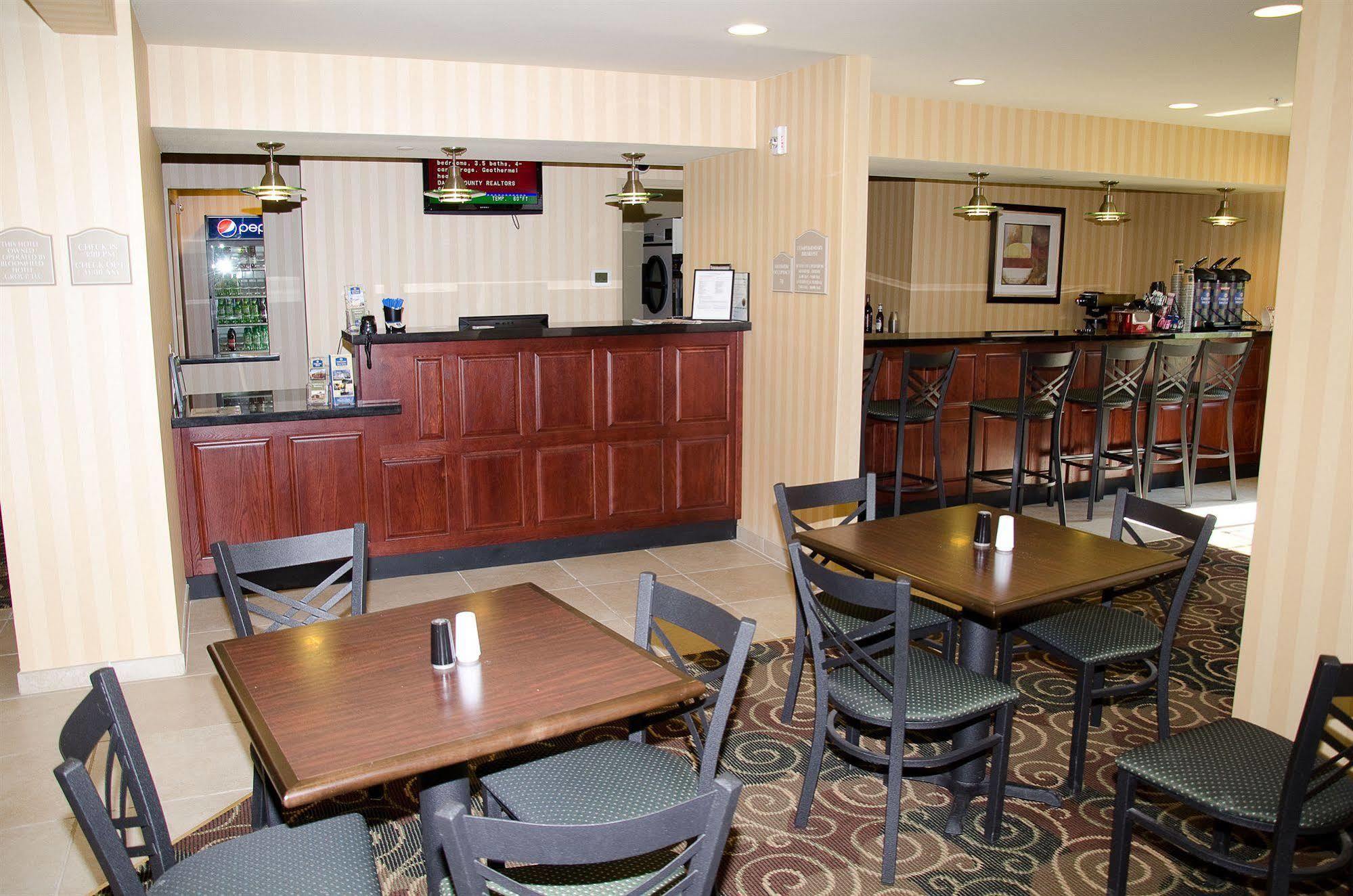 Cobblestone Inn&Suites - Bloomfield Extérieur photo